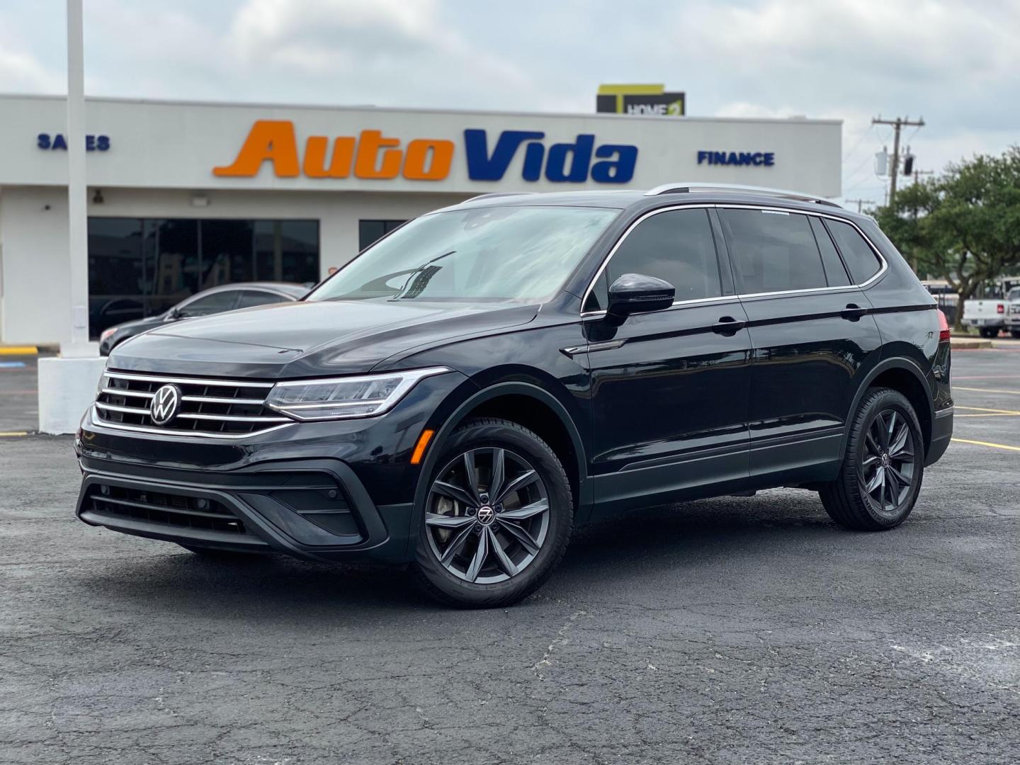 2022 BLACK Volkswagen Tiguan SE (3VV3B7AX8NM) with an 2.0L L4 DOHC 16V TURBO engine, 8A transmission, located at 8640 E R L Thornton Fwy, Dallas, TX, 75228, (469) 297-4144, 32.794128, -96.693008 - Photo#7