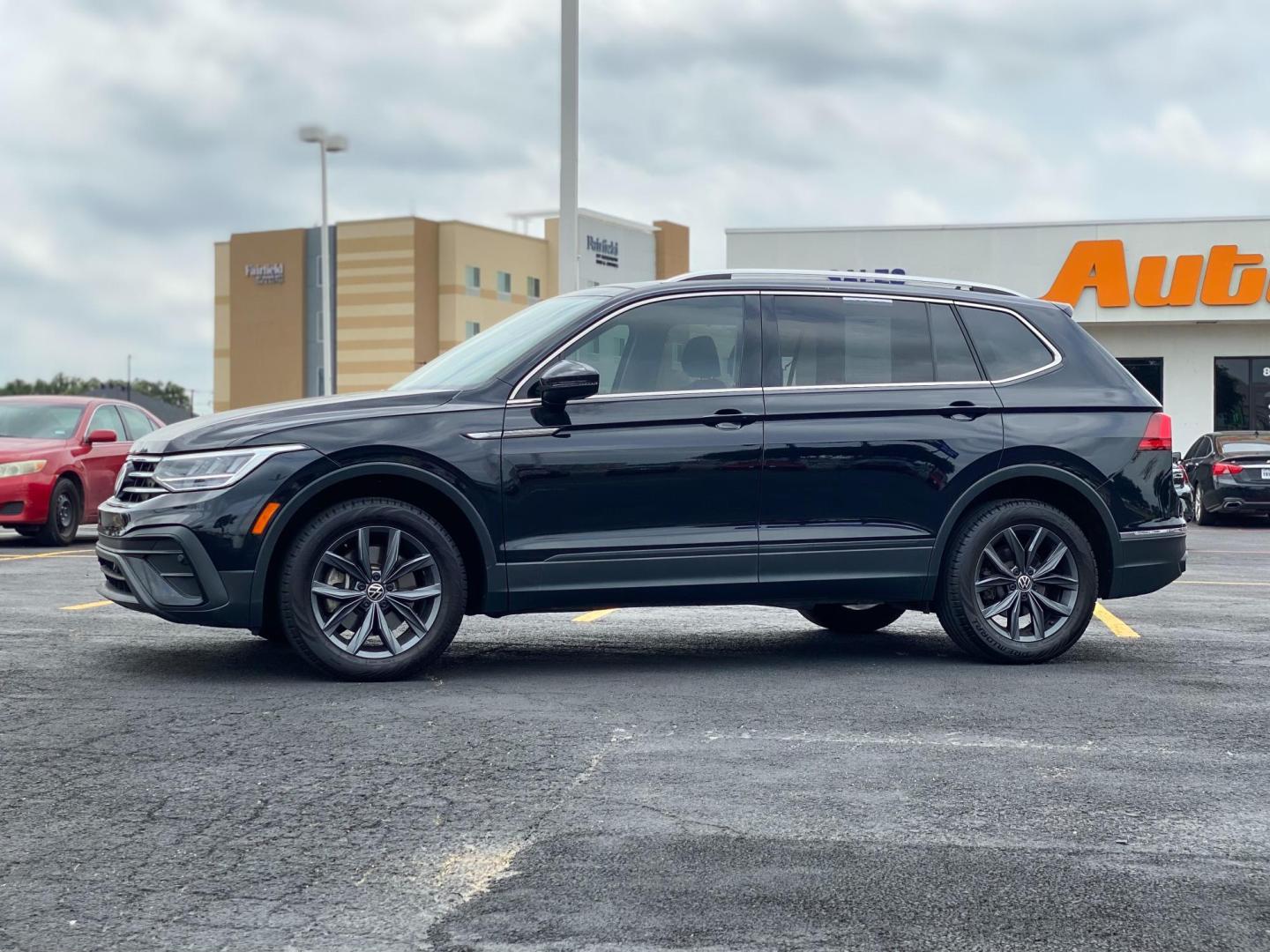2022 BLACK Volkswagen Tiguan SE (3VV3B7AX8NM) with an 2.0L L4 DOHC 16V TURBO engine, 8A transmission, located at 8640 E R L Thornton Fwy, Dallas, TX, 75228, (469) 297-4144, 32.794128, -96.693008 - Photo#6