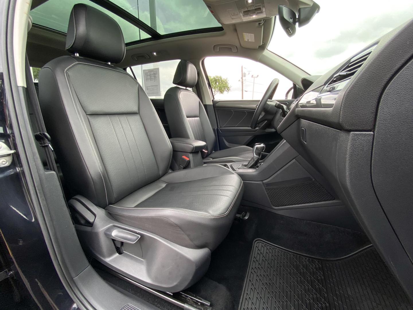 2022 BLACK Volkswagen Tiguan SE (3VV3B7AX8NM) with an 2.0L L4 DOHC 16V TURBO engine, 8A transmission, located at 8640 E R L Thornton Fwy, Dallas, TX, 75228, (469) 297-4144, 32.794128, -96.693008 - Photo#17