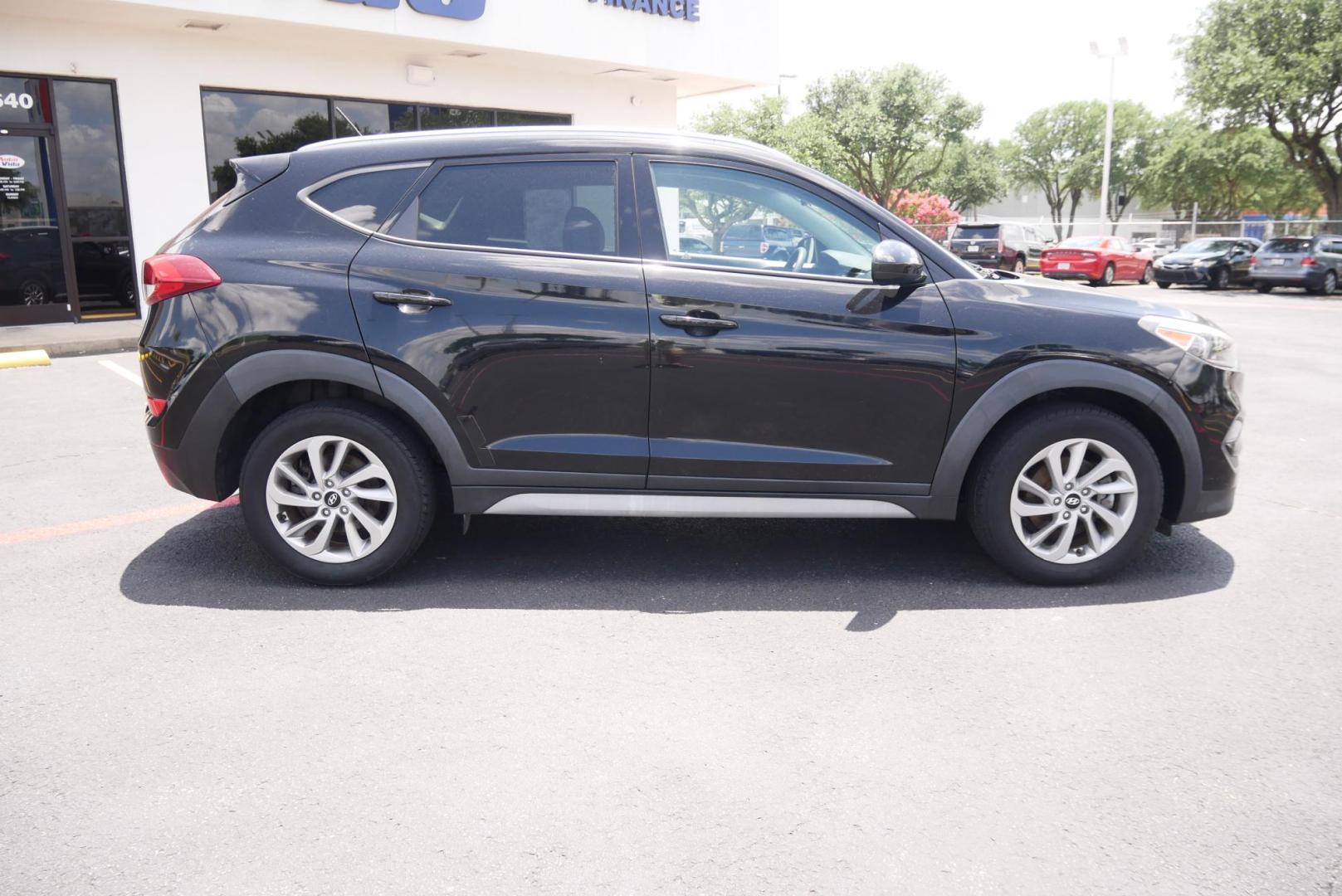 2017 BLACK Hyundai Tucson SE w/Preferred Package AWD (KM8J3CA4XHU) with an 2.0L L4 DOHC 16V engine, 6A transmission, located at 8640 E R L Thornton Fwy, Dallas, TX, 75228, (469) 297-4144, 32.794128, -96.693008 - Photo#1