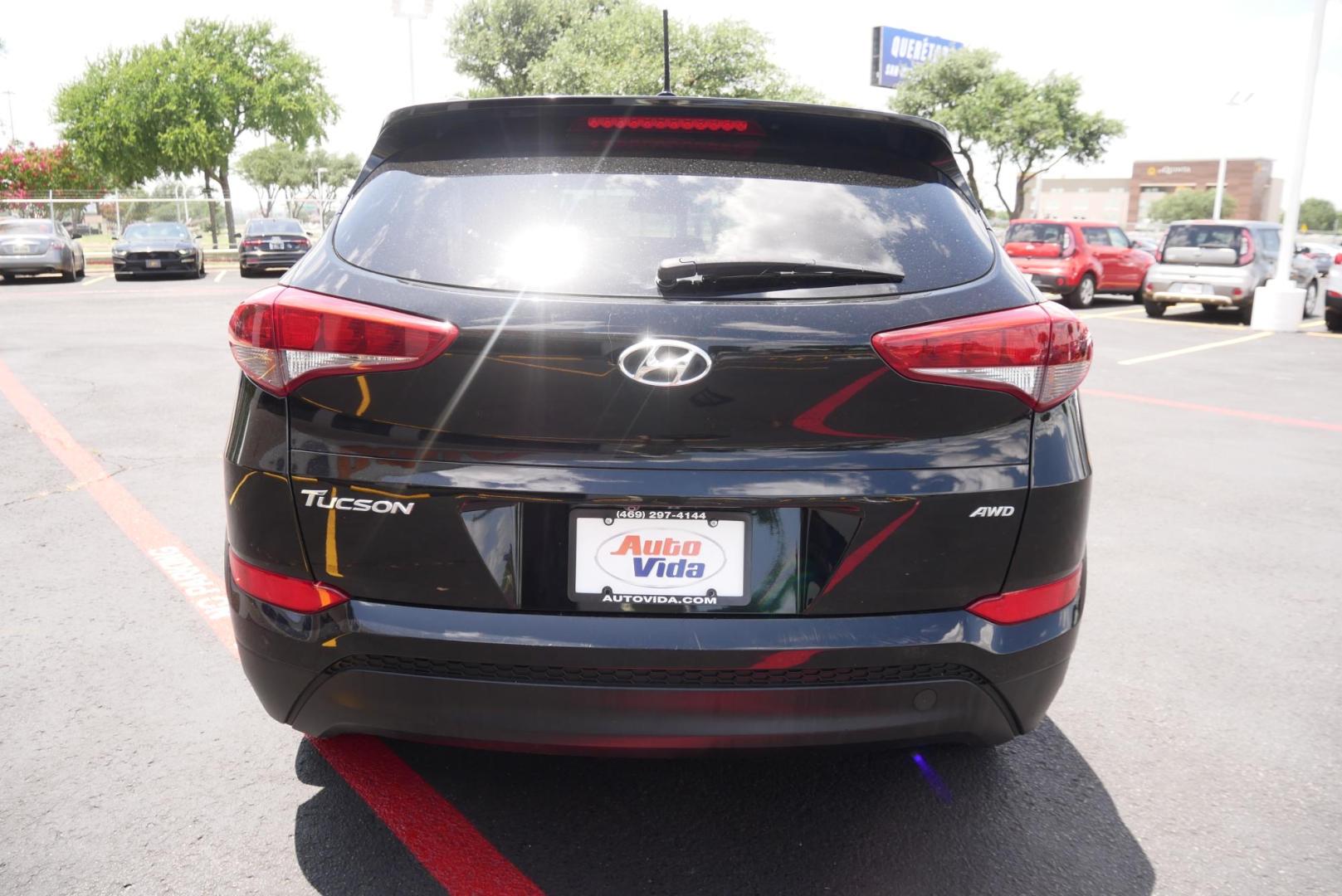 2017 BLACK Hyundai Tucson SE w/Preferred Package AWD (KM8J3CA4XHU) with an 2.0L L4 DOHC 16V engine, 6A transmission, located at 8640 E R L Thornton Fwy, Dallas, TX, 75228, (469) 297-4144, 32.794128, -96.693008 - Photo#3