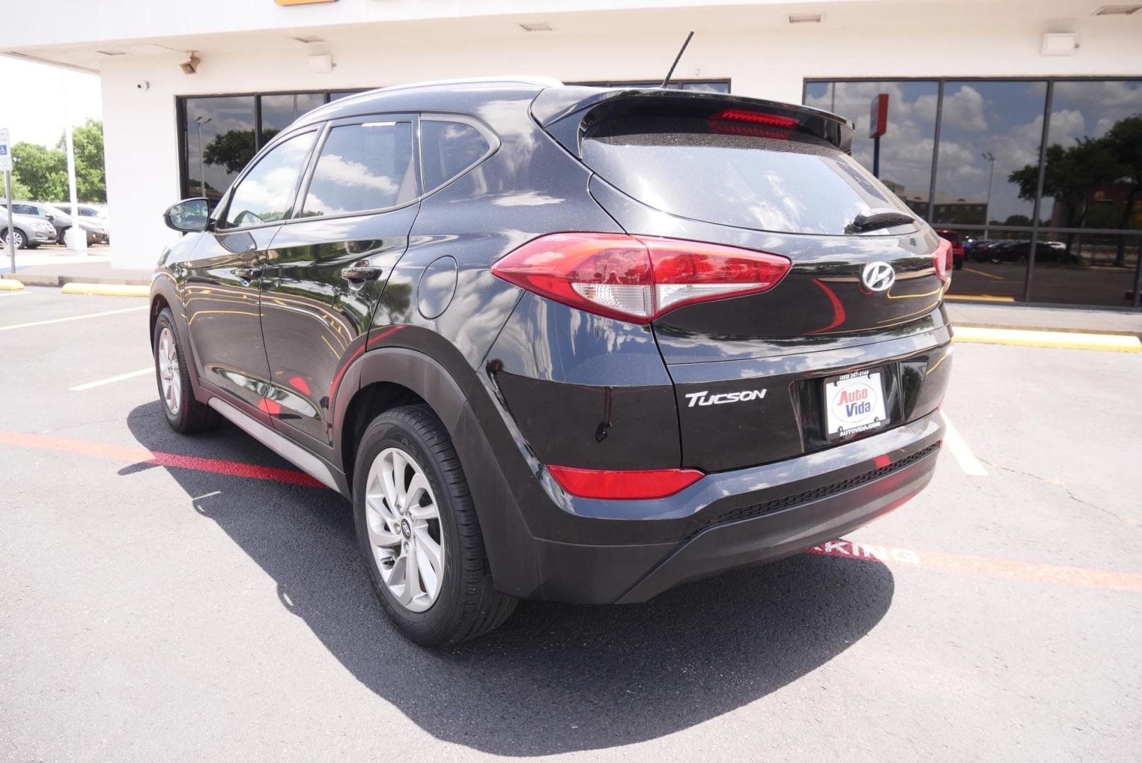 2017 BLACK Hyundai Tucson SE w/Preferred Package AWD (KM8J3CA4XHU) with an 2.0L L4 DOHC 16V engine, 6A transmission, located at 8640 E R L Thornton Fwy, Dallas, TX, 75228, (469) 297-4144, 32.794128, -96.693008 - Photo#4