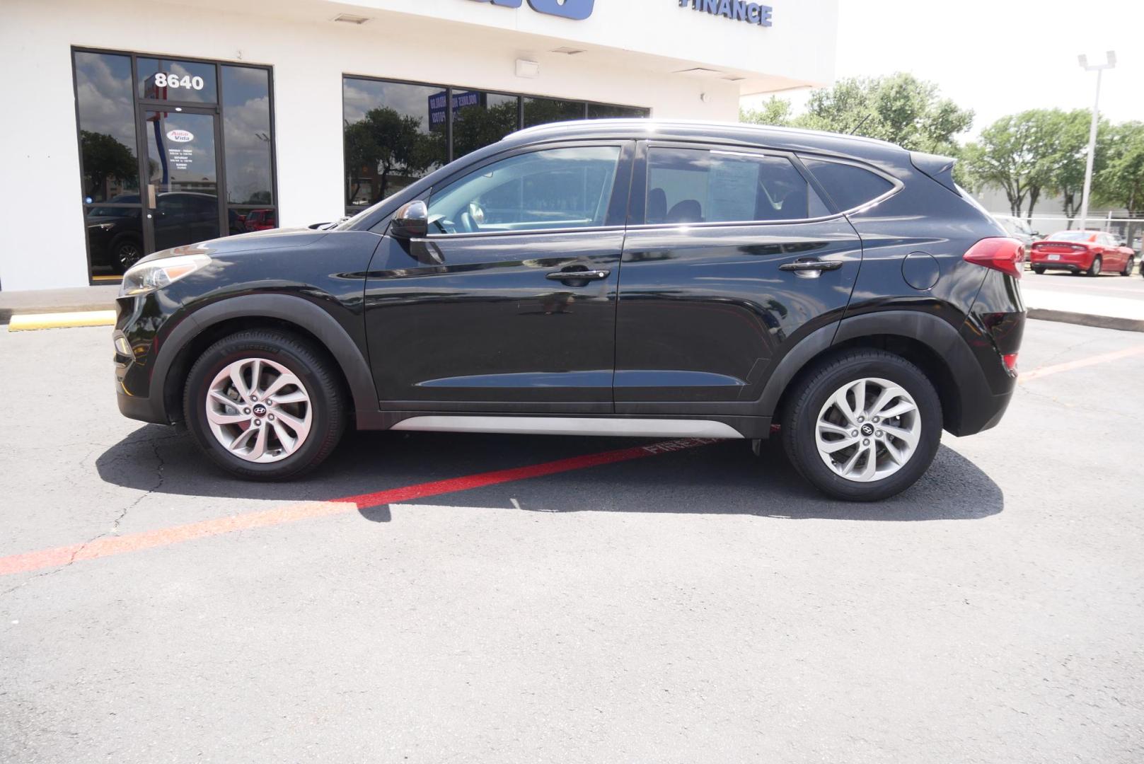2017 BLACK Hyundai Tucson SE w/Preferred Package AWD (KM8J3CA4XHU) with an 2.0L L4 DOHC 16V engine, 6A transmission, located at 8640 E R L Thornton Fwy, Dallas, TX, 75228, (469) 297-4144, 32.794128, -96.693008 - Photo#5