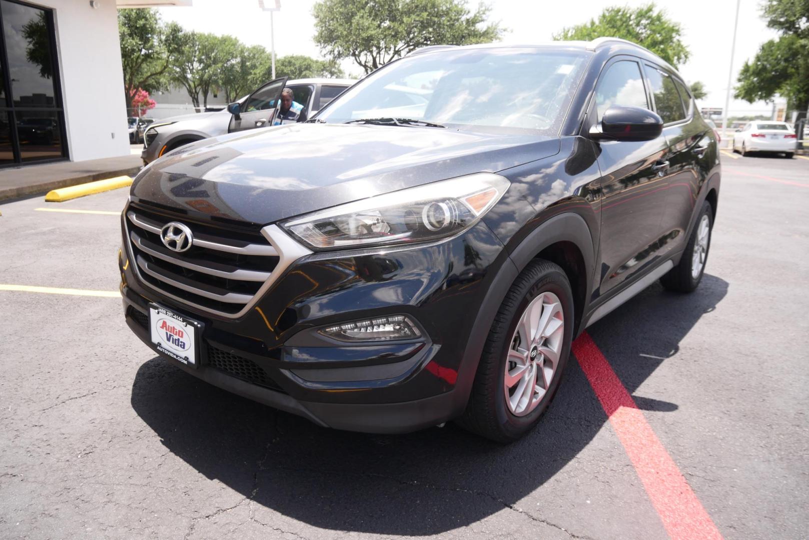 2017 BLACK Hyundai Tucson SE w/Preferred Package AWD (KM8J3CA4XHU) with an 2.0L L4 DOHC 16V engine, 6A transmission, located at 8640 E R L Thornton Fwy, Dallas, TX, 75228, (469) 297-4144, 32.794128, -96.693008 - Photo#6