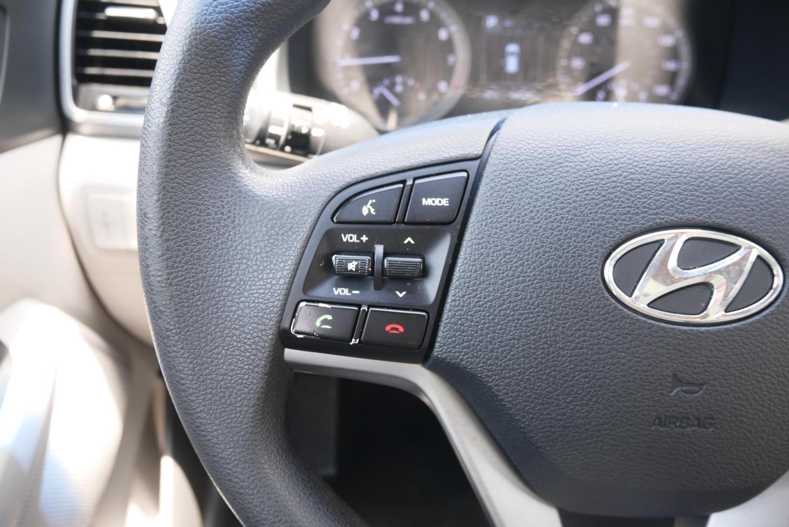 2017 BLACK Hyundai Tucson SE w/Preferred Package AWD (KM8J3CA4XHU) with an 2.0L L4 DOHC 16V engine, 6A transmission, located at 8640 E R L Thornton Fwy, Dallas, TX, 75228, (469) 297-4144, 32.794128, -96.693008 - Photo#16