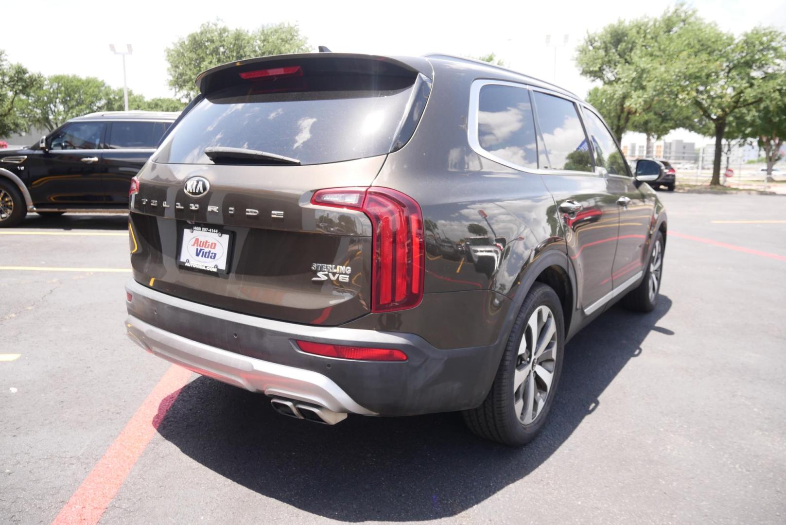 2020 GREEN Kia Telluride S (5XYP64HC1LG) with an 3.8L V6 DOHC 24V engine, 8A transmission, located at 8640 E R L Thornton Fwy, Dallas, TX, 75228, (469) 297-4144, 32.794128, -96.693008 - Photo#2
