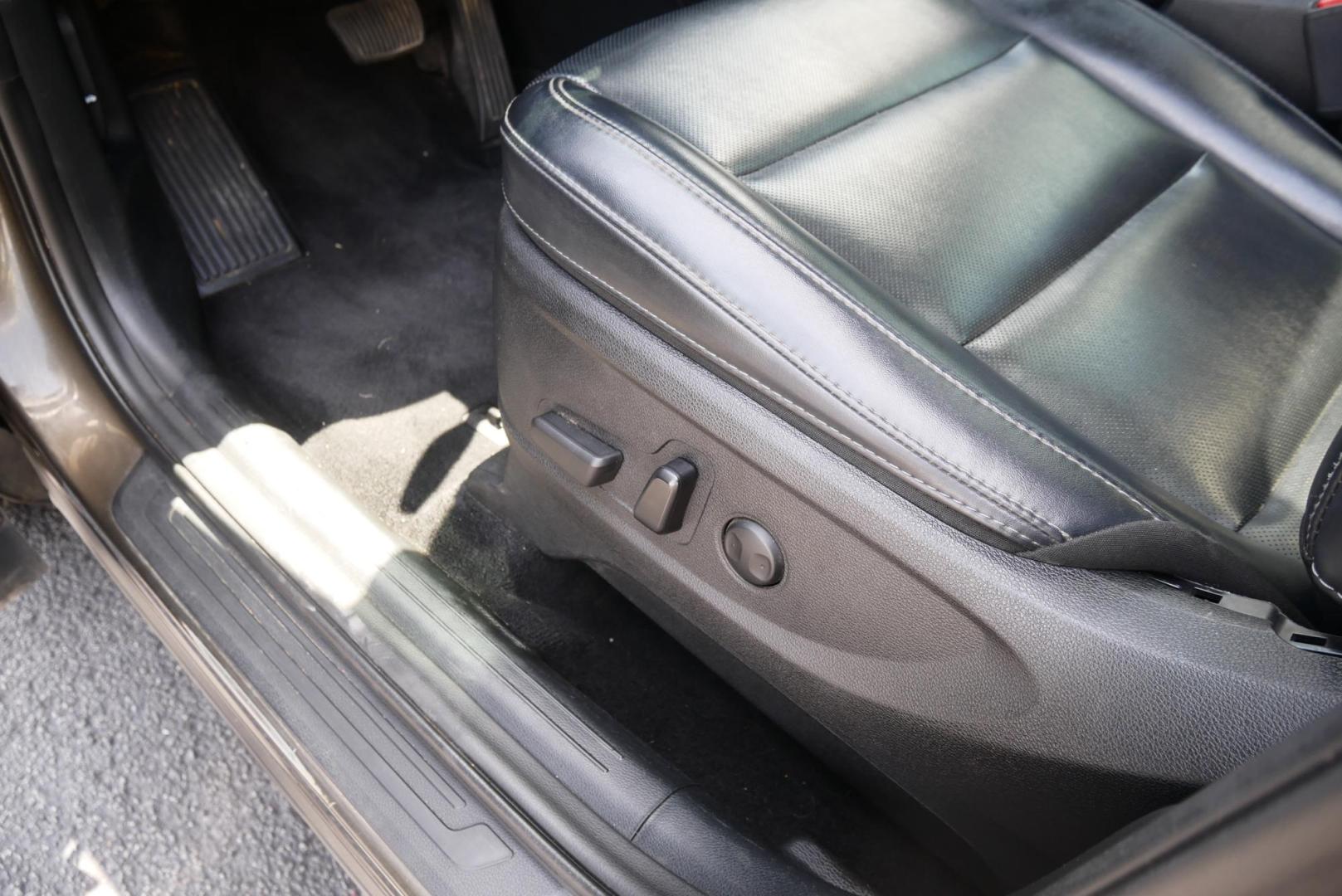 2020 GREEN Kia Telluride S (5XYP64HC1LG) with an 3.8L V6 DOHC 24V engine, 8A transmission, located at 8640 E R L Thornton Fwy, Dallas, TX, 75228, (469) 297-4144, 32.794128, -96.693008 - Photo#12