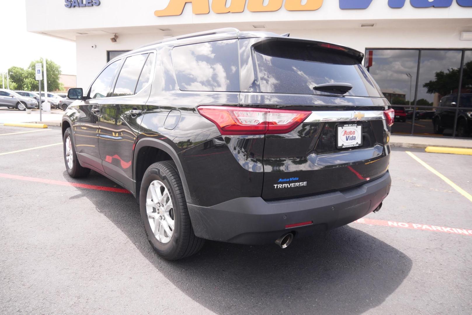 2019 BLACK Chevrolet Traverse LT Leather FWD (1GNERHKW5KJ) with an 3.6L V6 DOHC 24V engine, 9A transmission, located at 8640 E R L Thornton Fwy, Dallas, TX, 75228, (469) 297-4144, 32.794128, -96.693008 - Photo#4