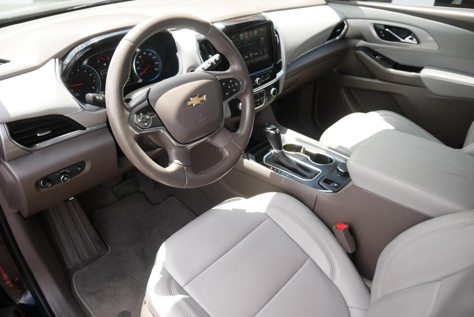 2019 BLACK Chevrolet Traverse LT Leather FWD (1GNERHKW5KJ) with an 3.6L V6 DOHC 24V engine, 9A transmission, located at 8640 E R L Thornton Fwy, Dallas, TX, 75228, (469) 297-4144, 32.794128, -96.693008 - Photo#8