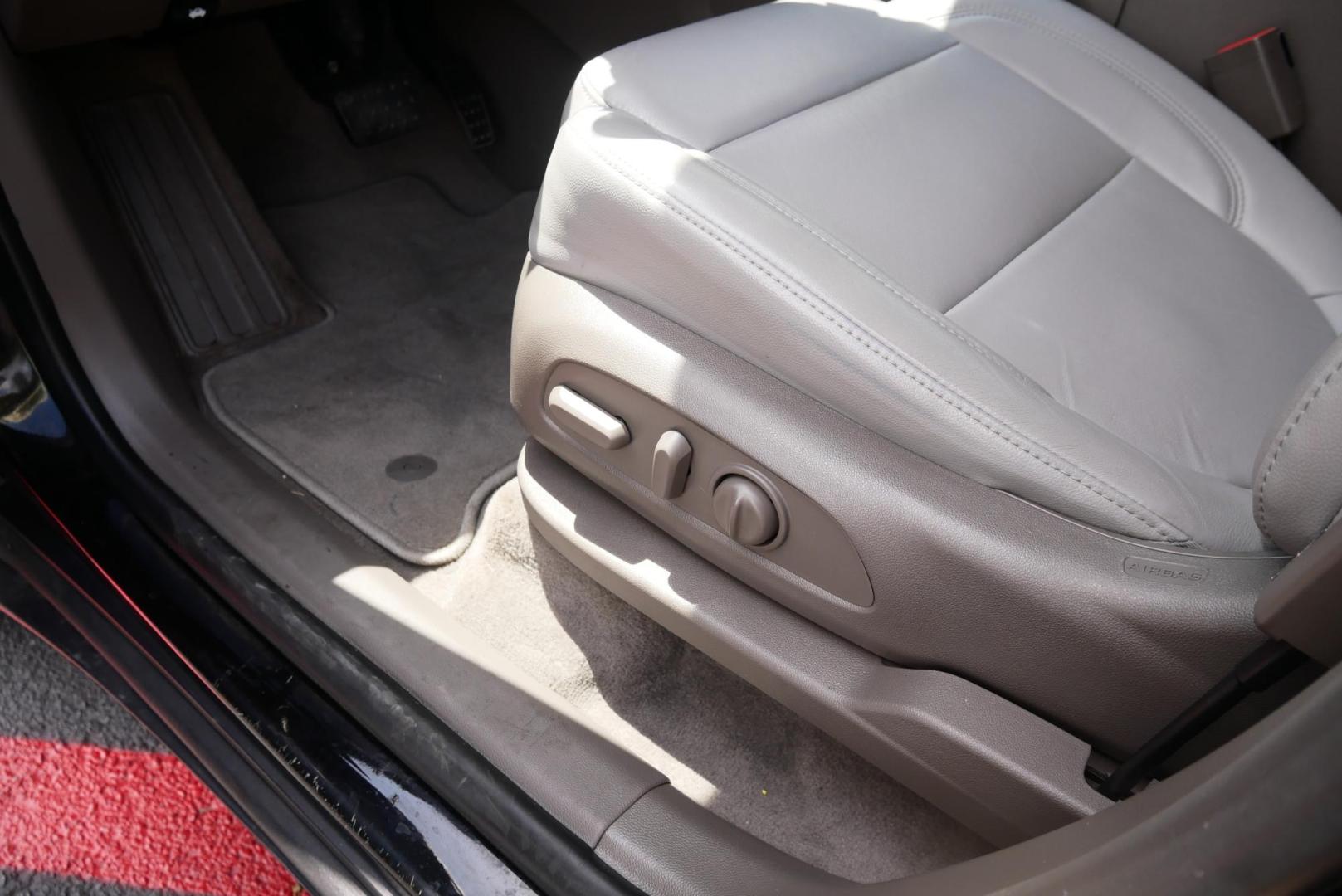 2019 BLACK Chevrolet Traverse LT Leather FWD (1GNERHKW5KJ) with an 3.6L V6 DOHC 24V engine, 9A transmission, located at 8640 E R L Thornton Fwy, Dallas, TX, 75228, (469) 297-4144, 32.794128, -96.693008 - Photo#12