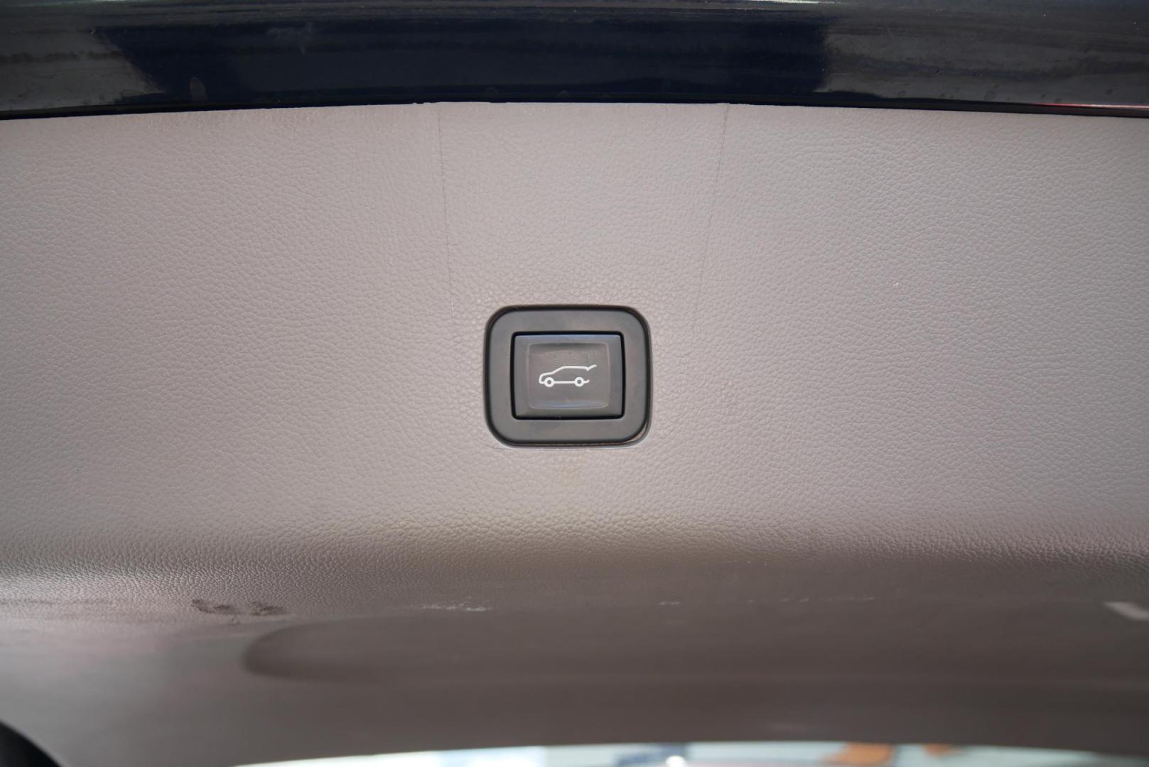 2019 BLACK Chevrolet Traverse LT Leather FWD (1GNERHKW5KJ) with an 3.6L V6 DOHC 24V engine, 9A transmission, located at 8640 E R L Thornton Fwy, Dallas, TX, 75228, (469) 297-4144, 32.794128, -96.693008 - Photo#22